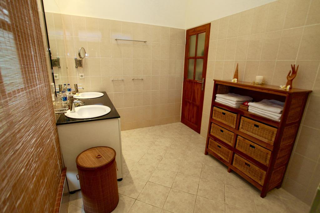 Villa Surgawi Ловина Экстерьер фото